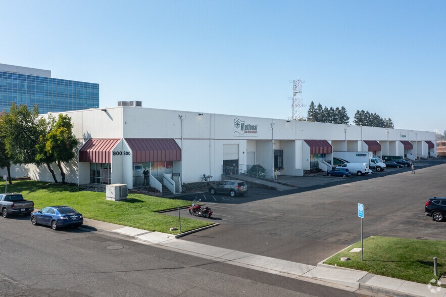 800 N 10th St, Sacramento, CA à louer - Photo du bâtiment - Image 1 de 10