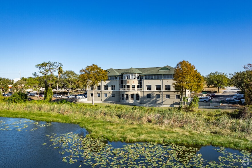 1879 Nightingale Ln, Tavares, FL for sale - Building Photo - Image 3 of 10