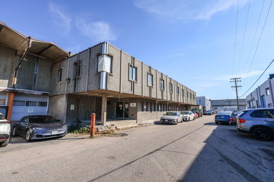 125 W 71st Ave, Vancouver, BC à vendre - Photo du bâtiment - Image 2 de 32