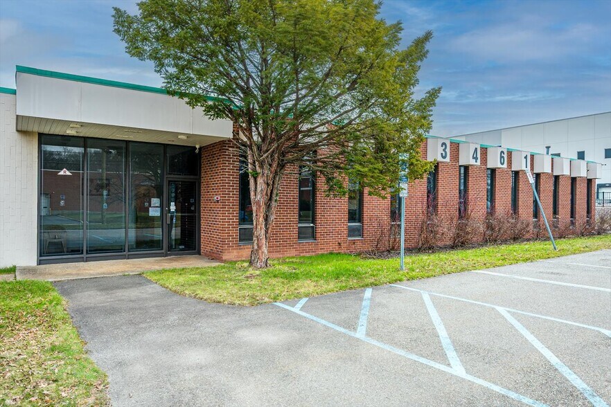 3461 S Clinton Ave, South Plainfield, NJ à louer - Photo du bâtiment - Image 2 de 34