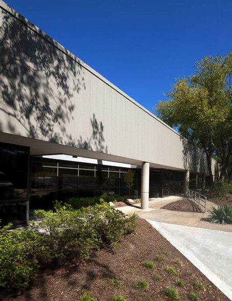 445 Atlanta South Pky, Atlanta, GA à vendre - Photo du bâtiment - Image 2 de 13