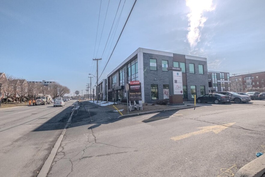 2025 Rue victoria, Montréal, QC for lease - Primary Photo - Image 1 of 3