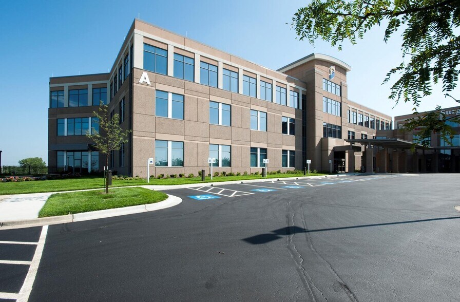 23351 Prairie Star Pky, Lenexa, KS à louer - Photo du bâtiment - Image 3 de 8