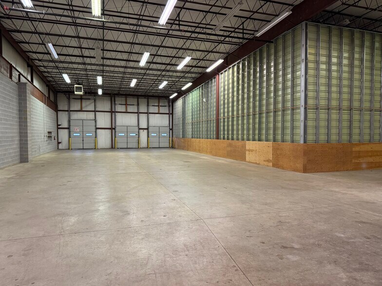 1120 Commons Blvd, Reading, PA à louer - Photo du bâtiment - Image 3 de 11