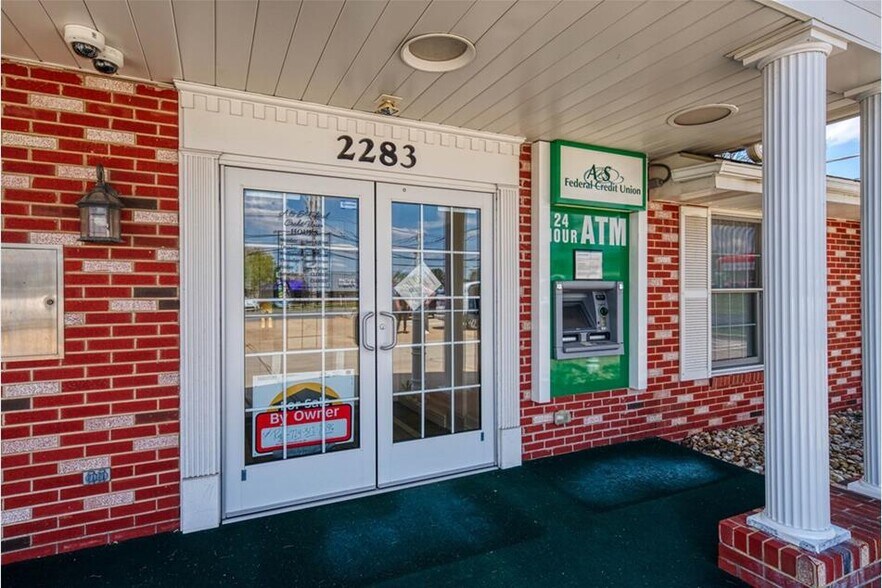 2283 Brodhead Rd, Aliquippa, PA à vendre - Photo du bâtiment - Image 2 de 38