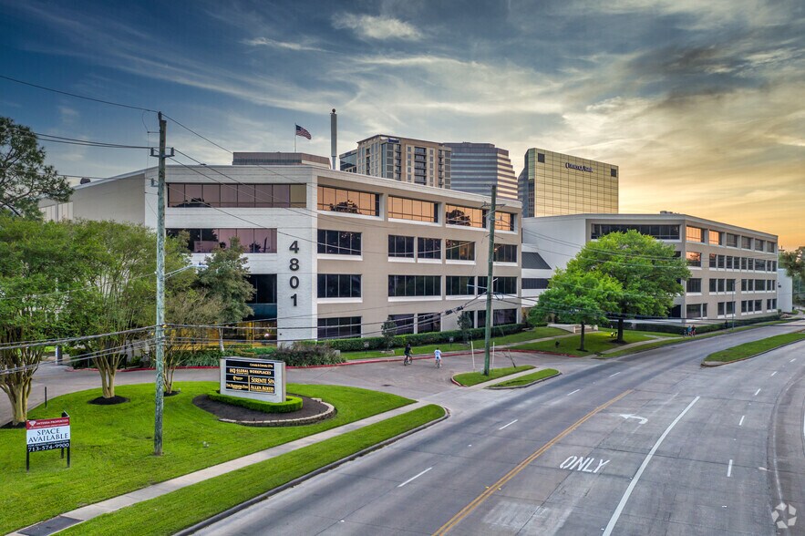 4801 Woodway Dr, Houston, TX à louer - Photo du bâtiment - Image 1 de 18