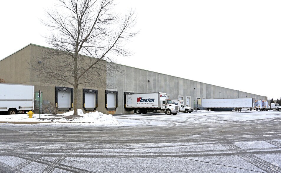 17200 Medina Rd, Plymouth, MN à louer - Photo du bâtiment - Image 3 de 4