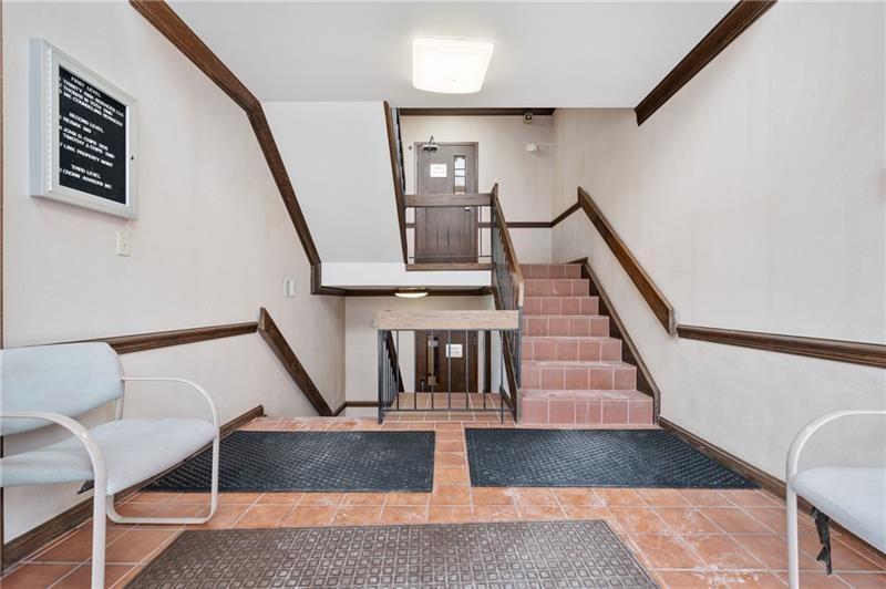 100-111 McKnight Park Dr, Pittsburgh, PA for sale - Lobby - Image 3 of 4