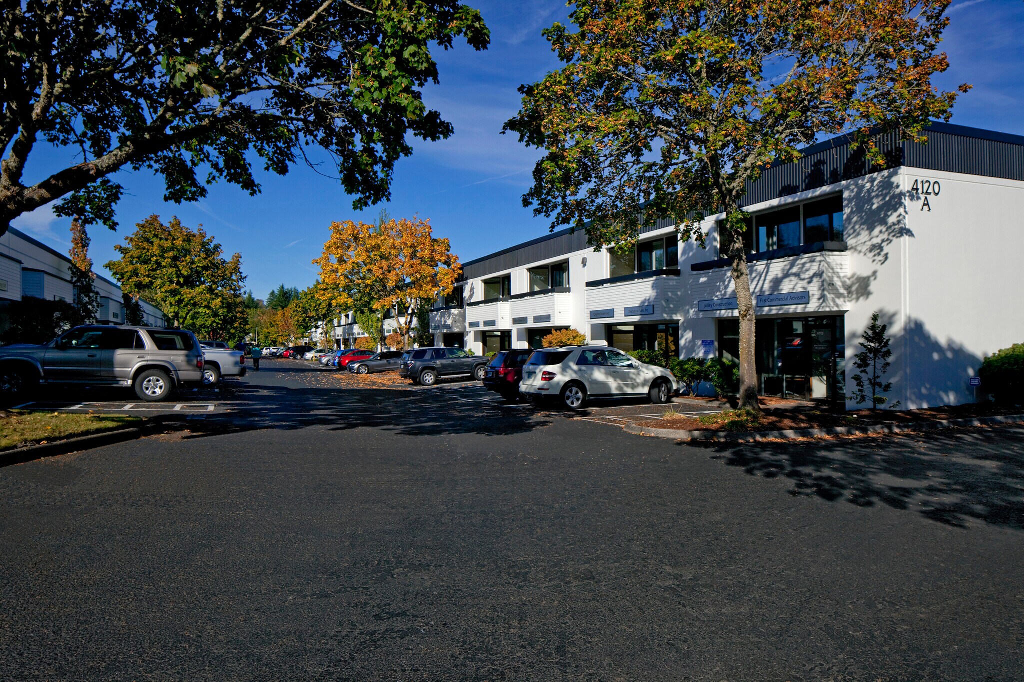 4120 SE International Way, Milwaukie, OR à louer Photo du bâtiment- Image 1 de 10