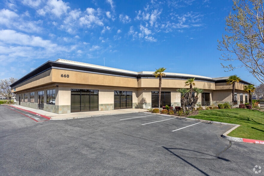 660 W Locust Ave, Fresno, CA for lease - Building Photo - Image 3 of 8