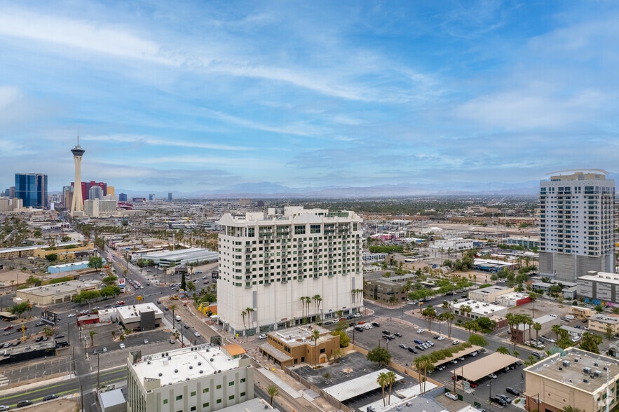 900 S Las Vegas Blvd, Las Vegas, NV for sale - Building Photo - Image 2 of 22