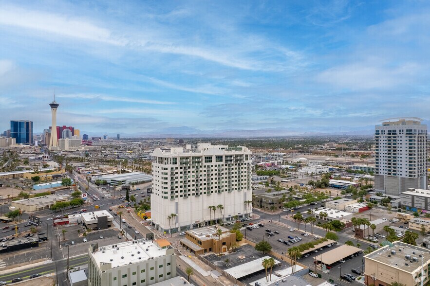 900 S Las Vegas Blvd, Las Vegas, NV à vendre - Photo du bâtiment - Image 2 de 22