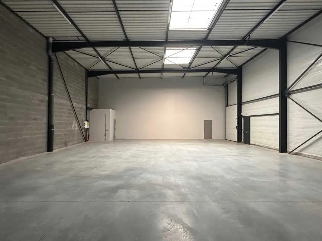 Flex in Genay for lease Interior Photo- Image 1 of 8