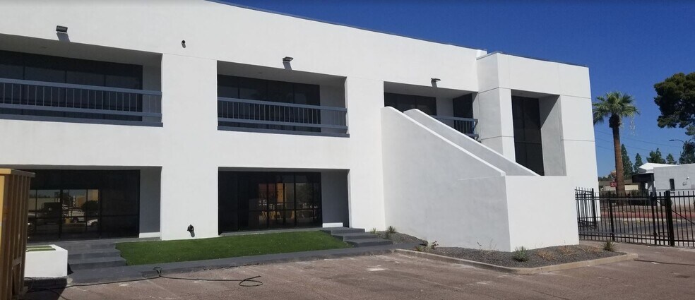 2411 W Northern Ave, Phoenix, AZ à louer - Photo du bâtiment - Image 3 de 7