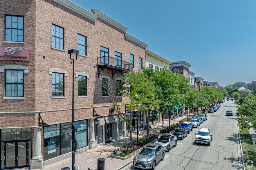 55 S Main St, Naperville, IL à louer - Photo du bâtiment - Image 2 de 5