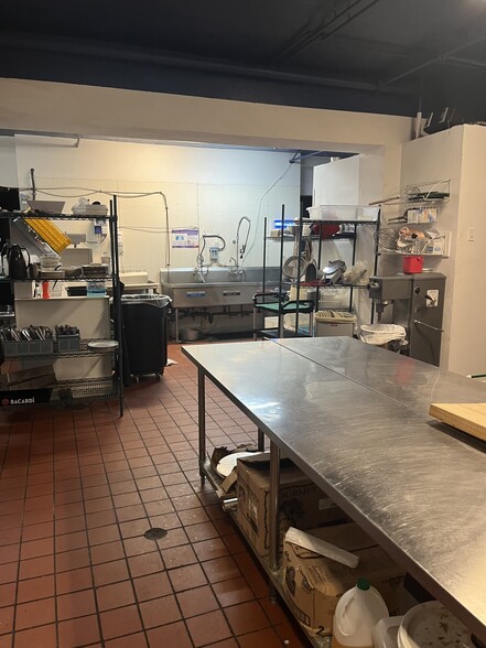 615 Main St, Hyannis, MA à louer - Photo du bâtiment - Image 3 de 14