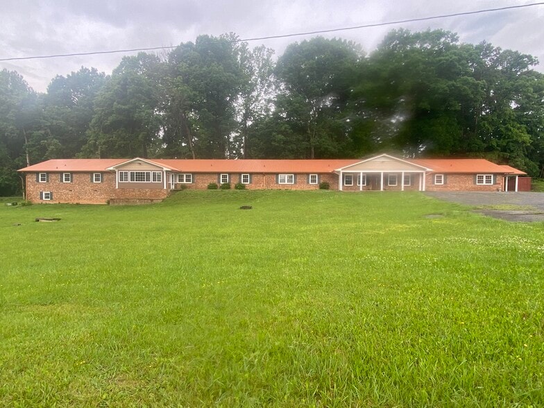 2500 Olivet Ct, Greensboro, NC for lease - Building Photo - Image 2 of 29