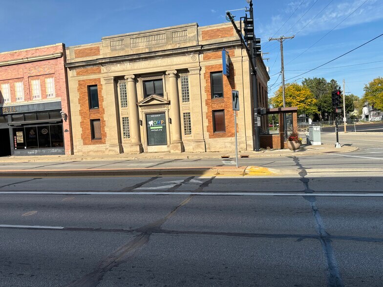 1245 Main St, Green Bay, WI à vendre - Photo du bâtiment - Image 3 de 10