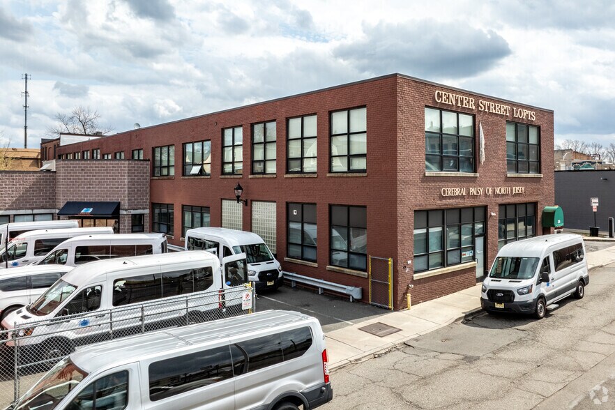 26 N Center St, Orange, NJ à louer - Photo du bâtiment - Image 2 de 5