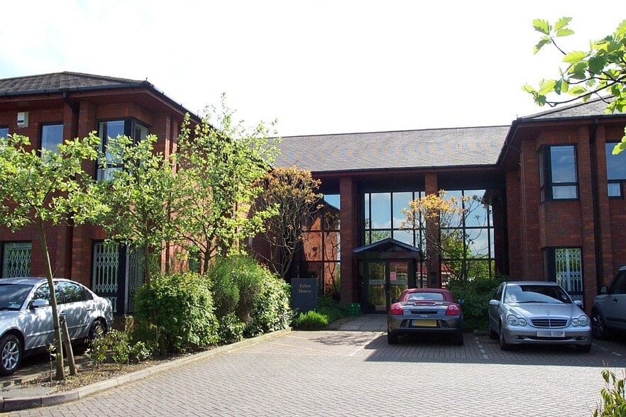 Presley Way, Milton Keynes for lease - Building Photo - Image 1 of 1