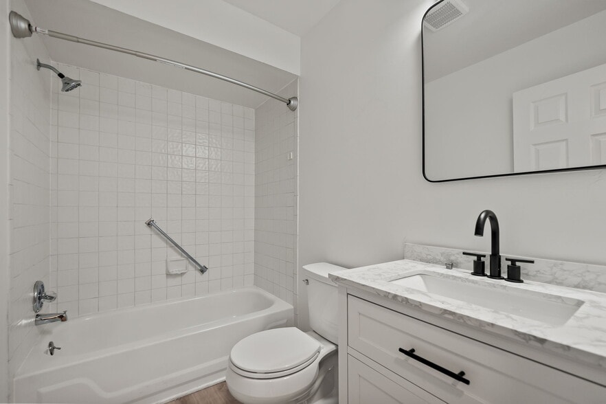 15925-15929 W 11 Mile Rd, Southfield, MI for sale - Building Photo - Image 3 of 11