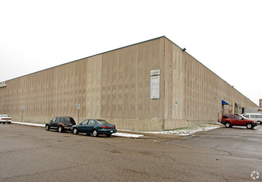 355 8th St E, Saint Paul, MN à louer - Photo du bâtiment - Image 2 de 5