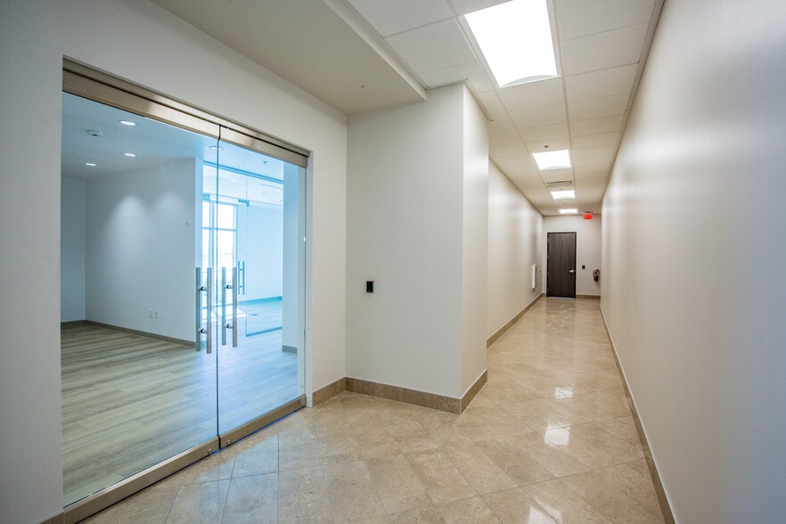 6565 S Buffalo Dr, Las Vegas, NV for lease - Building Photo - Image 3 of 25