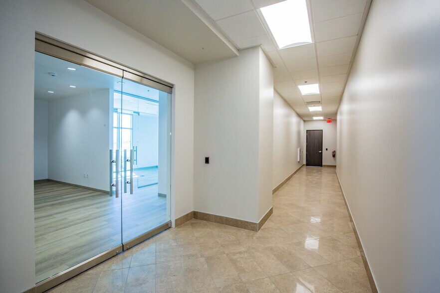 6565 S Buffalo Dr, Las Vegas, NV à louer - Photo du bâtiment - Image 3 de 25