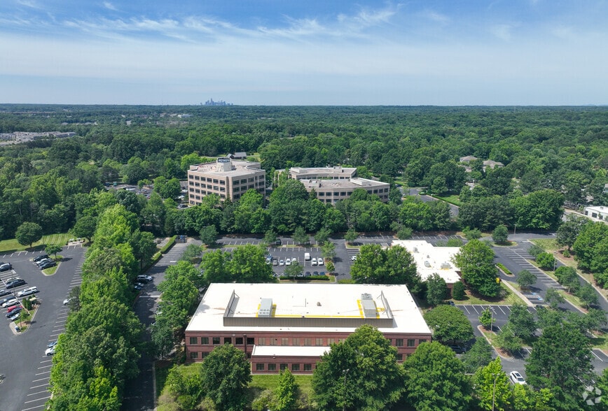 10320 Mallard Creek Rd, Charlotte, NC for lease - Building Photo - Image 2 of 17