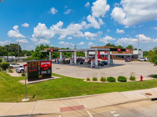 More details for 305 W South St, Ozark, MO - Retail for Sale
