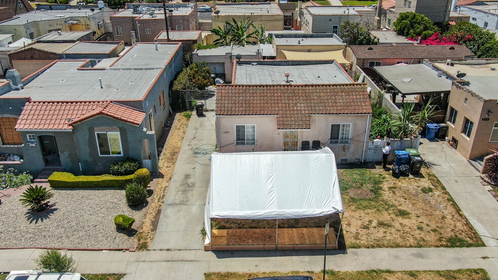 2056 W 67th St, Los Angeles, CA for sale - Building Photo - Image 2 of 11