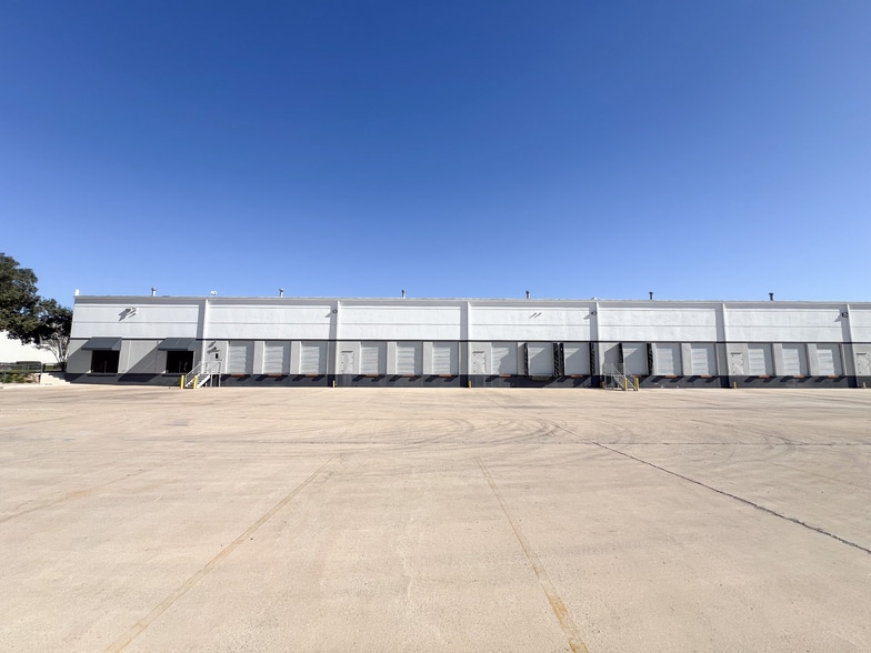 5100 Kaepa Ct, San Antonio, TX for lease - Building Photo - Image 2 of 7