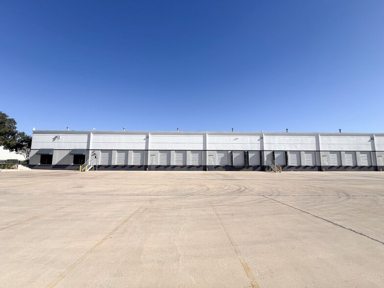 5100 Kaepa Ct, San Antonio, TX à louer - Photo du bâtiment - Image 2 de 7