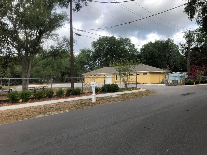 11824 Jackson Rd, Thonotosassa, FL à louer - Photo principale - Image 2 de 14