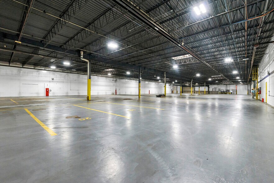1200 E Devon Ave, Elk Grove Village, IL à louer - Photo intérieure - Image 3 de 7