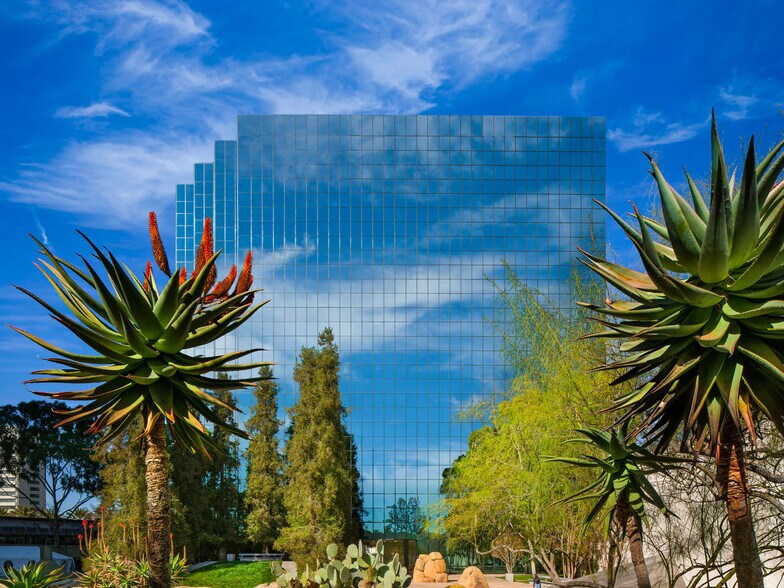 611 Anton Blvd, Costa Mesa, CA à louer - Photo du bâtiment - Image 1 de 12