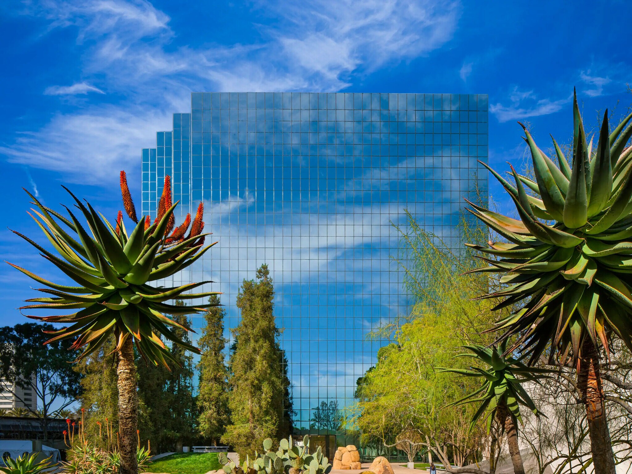 611 Anton Blvd, Costa Mesa, CA à louer Photo du bâtiment- Image 1 de 13