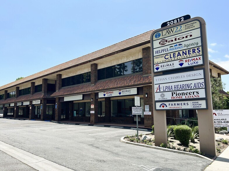 20812 Ventura Blvd, Woodland Hills, CA à louer - Photo du bâtiment - Image 2 de 6