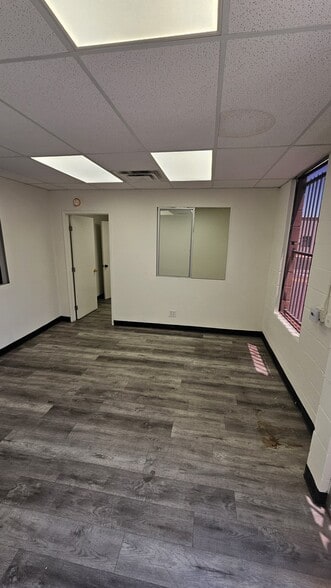 9410 De Soto Ave, Chatsworth, CA for lease - Interior Photo - Image 3 of 8