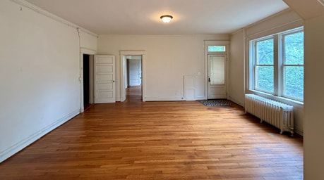 117 Altamont Cir, Charlottesville, VA for sale - Interior Photo - Image 2 of 12