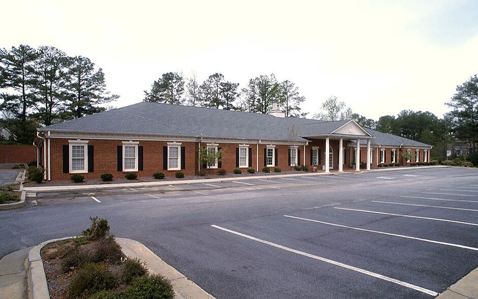 110 Habersham Dr, Fayetteville, GA à louer - Photo du bâtiment - Image 2 de 8