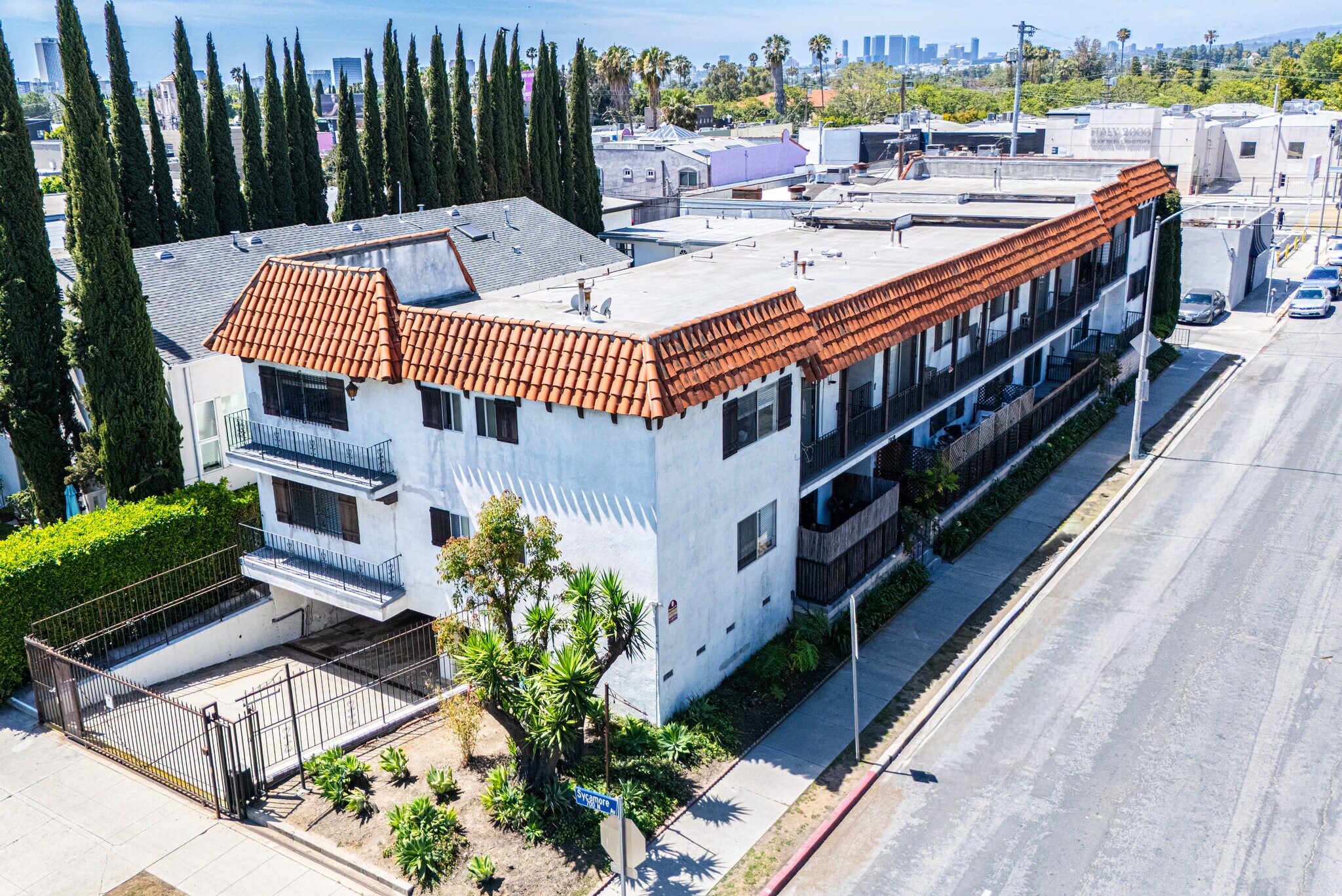 7050 Waring Ave, Los Angeles, CA à vendre Photo principale- Image 1 de 21