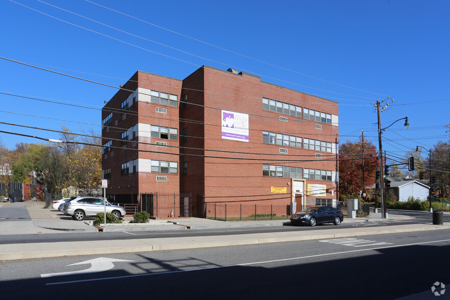 5140 Nannie Helen Burroughs Ave NE, Washington, DC for sale - Primary Photo - Image 1 of 1