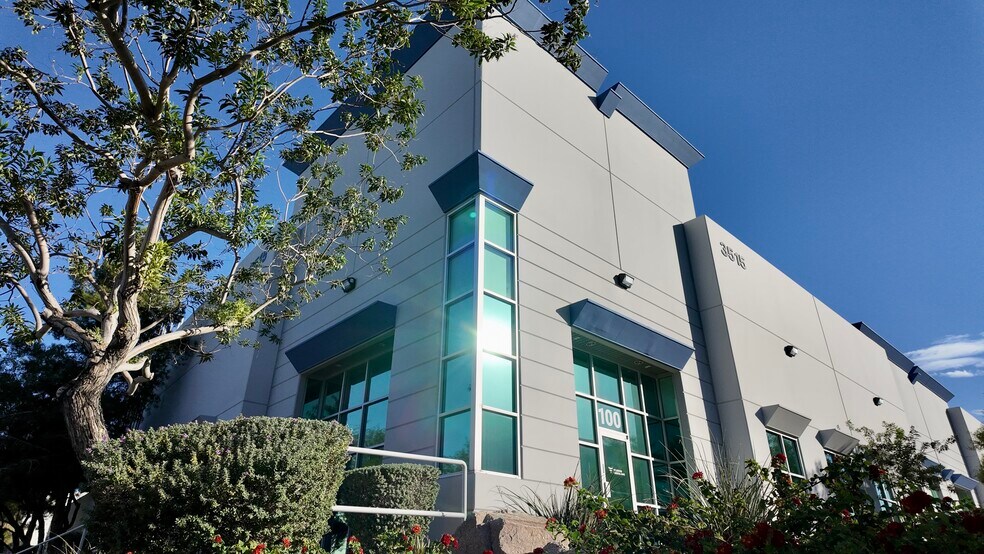3475 W Post Rd, Las Vegas, NV à louer - Photo du bâtiment - Image 2 de 5