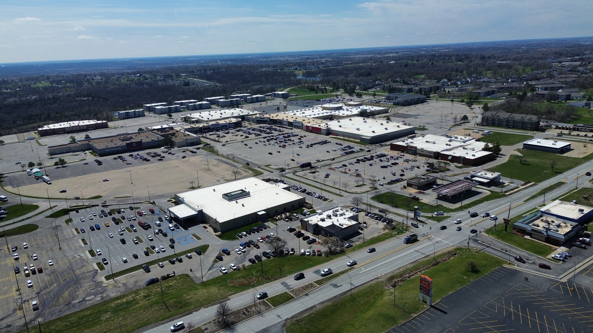 1111 E Army Post Rd, Des Moines, IA for lease Primary Photo- Image 1 of 17