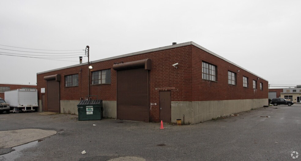 165 Marine St, Farmingdale, NY à louer - Photo du bâtiment - Image 2 de 7