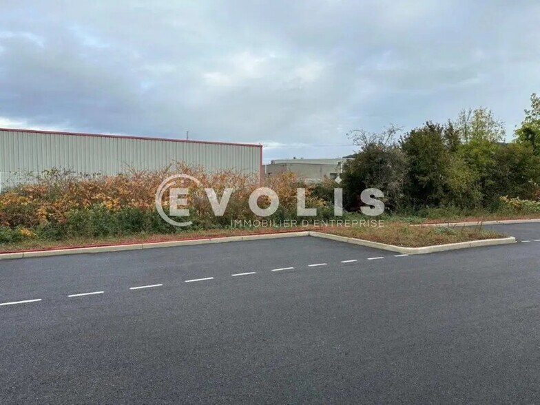 225 Avenue Des Marronniers, Bourgoin-Jallieu à vendre - Photo du bâtiment - Image 3 de 49