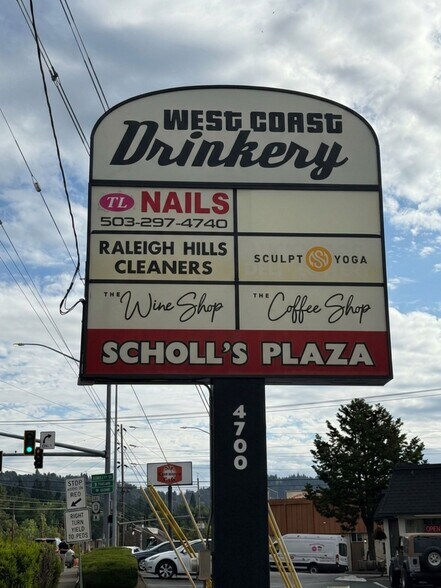 4700 SW Scholls Ferry Rd, Portland, OR for lease - Building Photo - Image 3 of 6