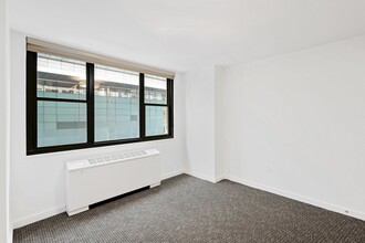 330 W 58th St, New York, NY à louer Photo intérieure- Image 1 de 3