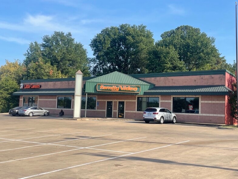 2010 Lamar Ave, Paris, TX for lease - Building Photo - Image 2 of 9
